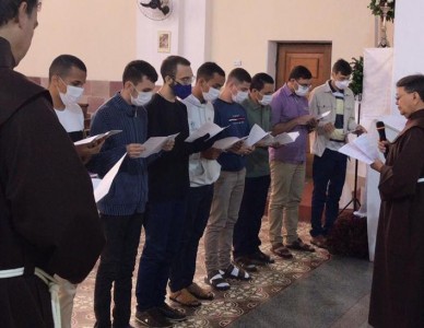 Jovens aspirantes são admitidos à etapa do Postulantado na Província