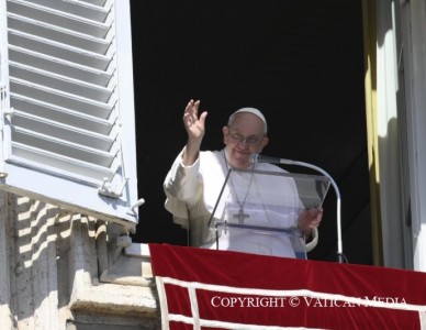 O Papa: perceber a beleza do amor nos rostos das pessoas que caminham ao nosso lado