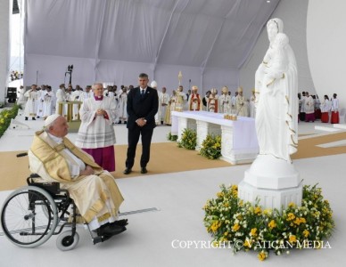 Papa Francisco: Confiemos em Maria, cheia de graça e de beleza