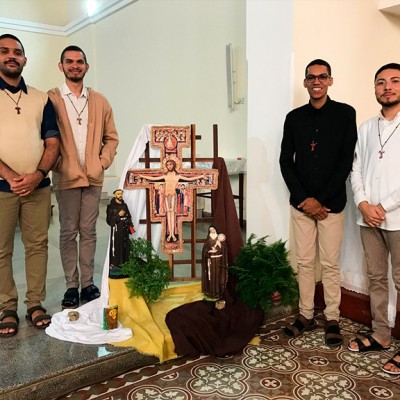 Quatro jovens são admitidos ao postulantado franciscano