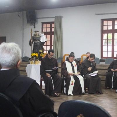 Retiro Provincial tem início com profissão e renovação dos votos na Ordem dos Frades Menores